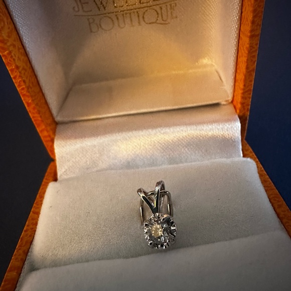 14K White Gold Diamond Pendant - Picture 1 of 6